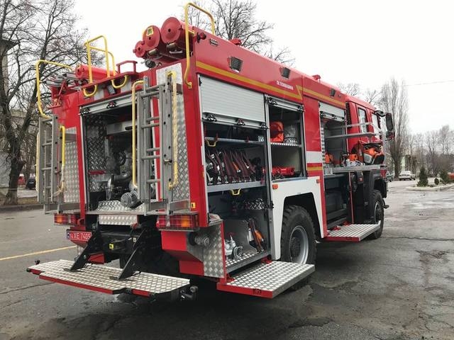Современные спецавтомобили появились у пожарных области