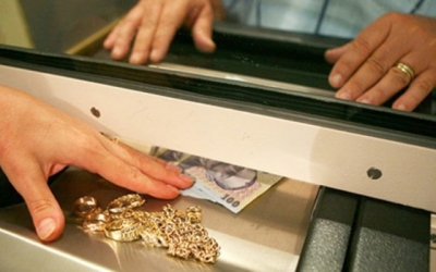 Эксперт-кассир ломбарда предстанет перед судом