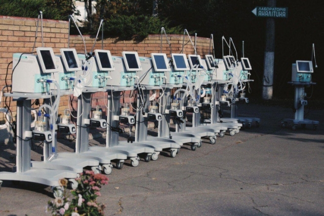 Опорные по лечению коронавируса больницы получили 16 новых аппаратов ИВЛ