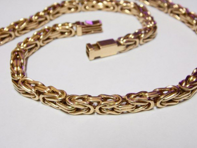 Ювелир продавал золотые изделия своих клиентов