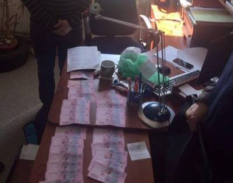 На Харьковщине служащий «продавал» земли