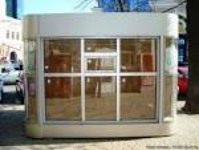 Незаконный ларек демонтировать не смогли