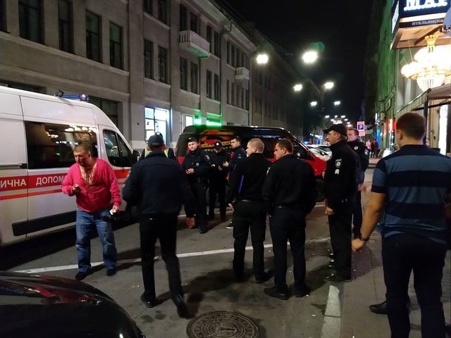 В одном из ресторанов Харькова – драка: есть пострадавшие (фото)