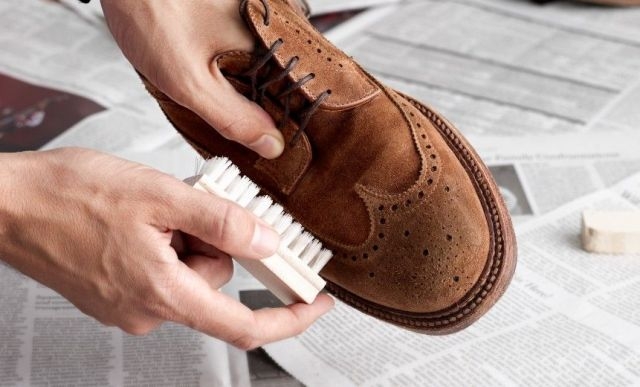 Чистка замшевой обуви