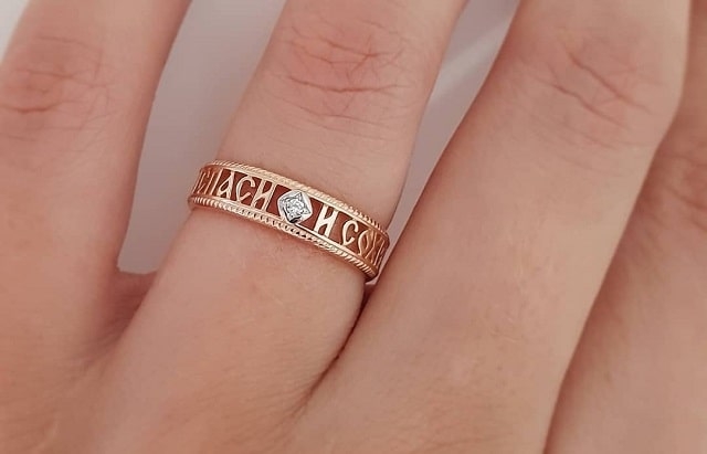 Кольцо «Спаси и сохрани» на свадьбу: как выбрать оформление