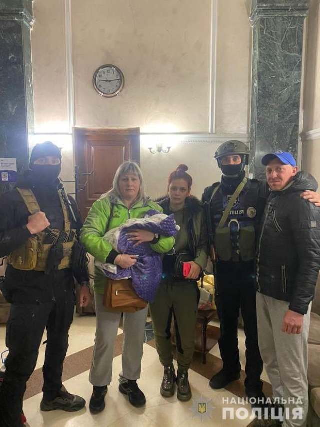 Во время пожара в 16-этажном доме спасены 4 человека, в том числе, маленький ребенок