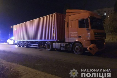 Под колеса фуры попали двое подростков, оба в тяжелом состоянии