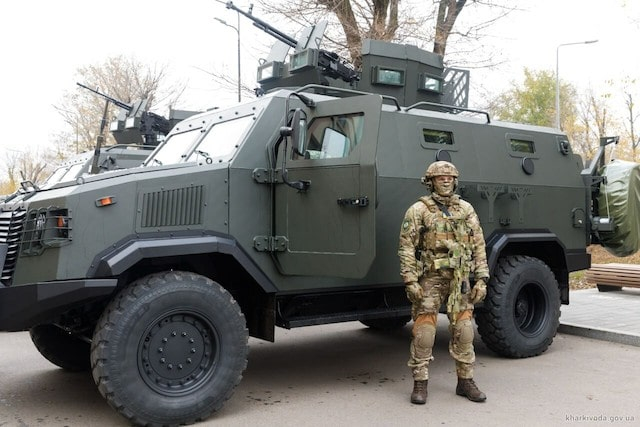 Харьковскому «Корду» передали бронеавтомобиль «Козак»