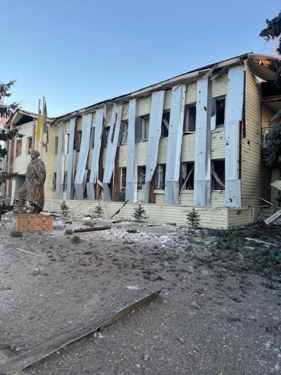 Оккупанты сбросили авиабомбу на центр Золочева