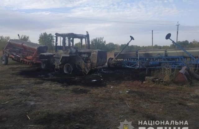 В селе Бударки неизвестные подожгли сельхозтехнику
