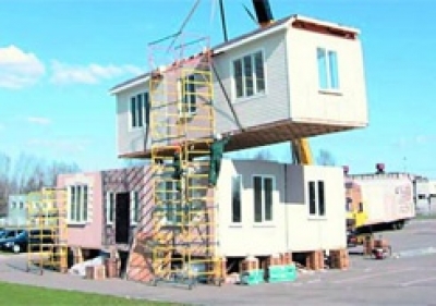 Переселенцы стоят в очереди на поселение