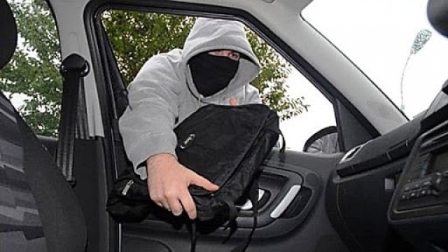 На Московском проспекте Харькова из автомобиля украли 50 тыс. гривен