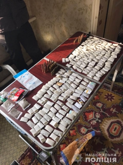 У жителя Дергачей обнаружены наркотики и огнестрельное оружие