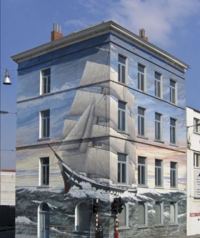 Француз разрисует дом в Харькове