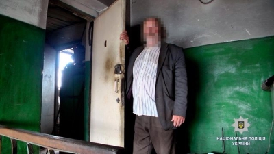 Педофил похитил девочку: горе-мать указала на преступника (видео)