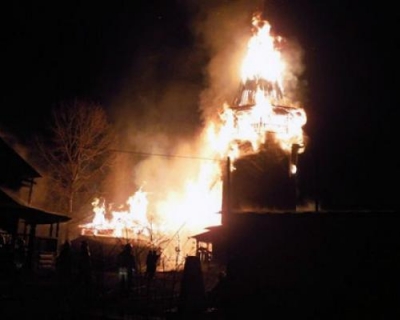 Грабитель поджог храм