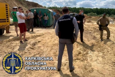 Под Харьковом незаконно добывали песок (фото)