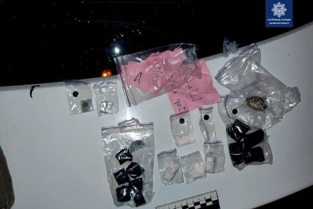 В Харькове во время устройства закладок с наркотиками была задержана женщина