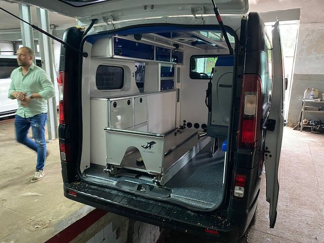 Польша передала Харькову машину скорой помощи