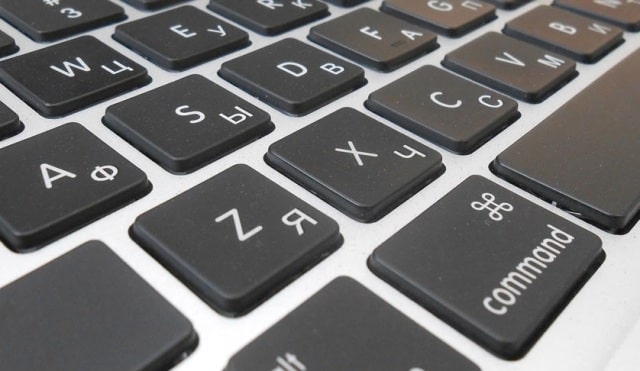 Клавиатура на ноутбуке печатает не те буквы, которые нажимаешь: что делать?