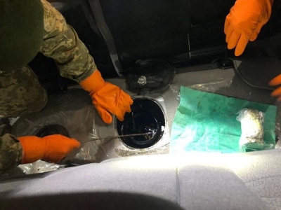 На КПП «Гоптовка» в автомобиле обнаружили крупную партию марихуаны