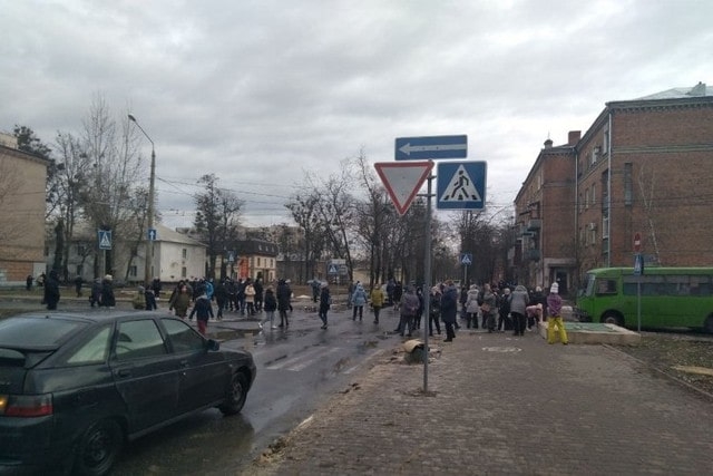 На ХТЗ жители нескольких домов перекрывали дорогу