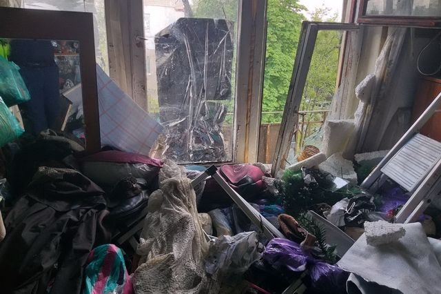 7-летний мальчик оказался один в загоревшейся квартире (видео)