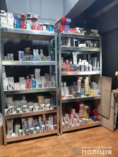 В переходе станции метро продавали сигареты без акцизных марок