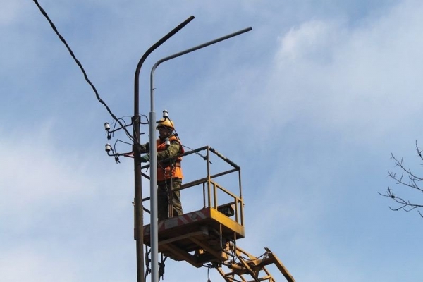 У школ и садиков меняют фонари