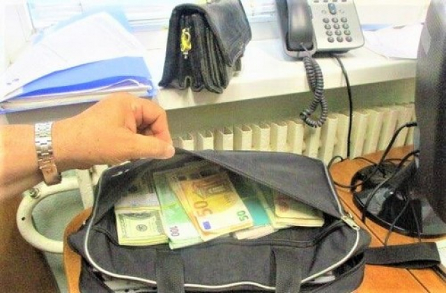 На КПП «Гоптовка» у жителя Украины забрали большую часть денег