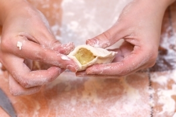 Дети поставили рекорд Украины по лепке вареников