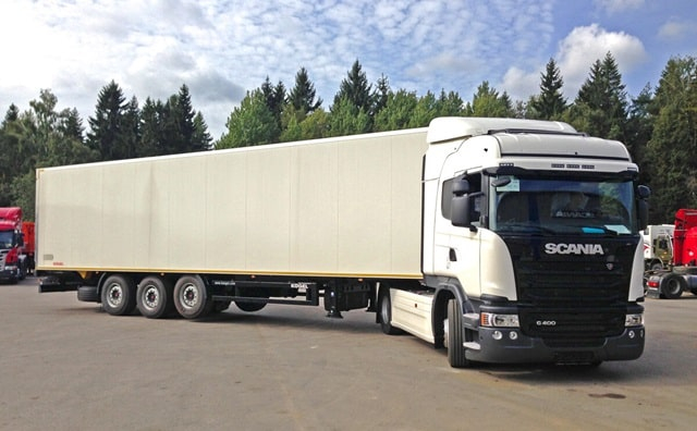 Тягачи и тентовые прицепы: сфера применения и важность в логистике