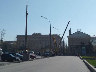 В центре Харькова коммунальщики ликвидировали экран