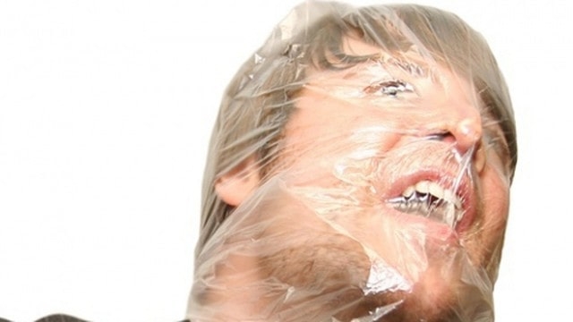 Надела пакет на голову и задушила: жительница Харьковщины убила нетрезвого мужа