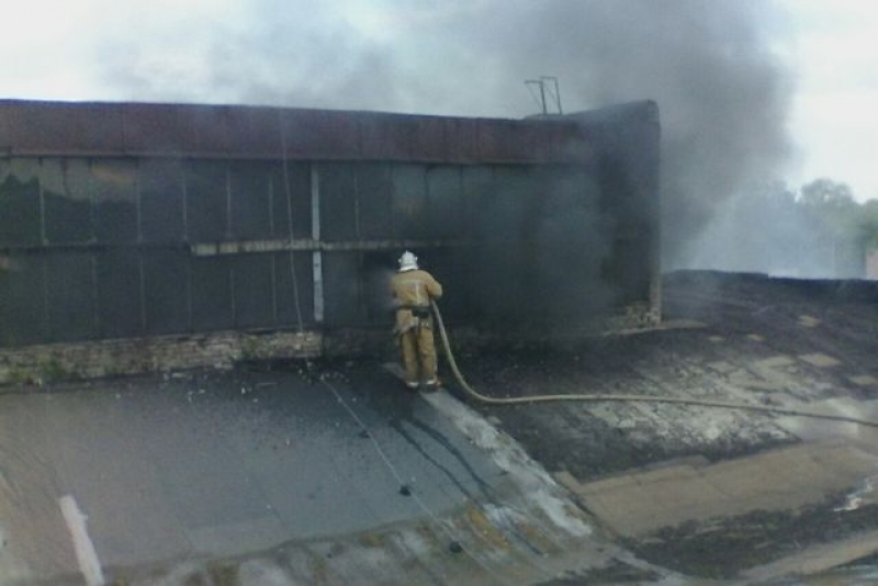 В Харькове горело предприятие