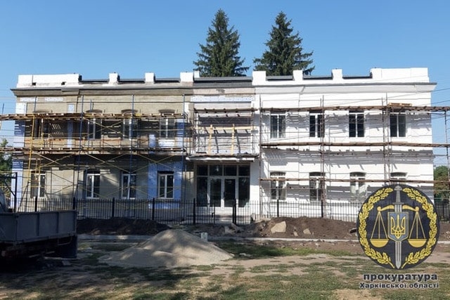 В Золочеве погиб рабочий – сорвался с крыши