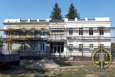 В Золочеве погиб рабочий – сорвался с крыши