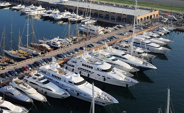 Современная яхта: виды и особенности