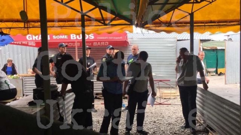 На харьковском рынке покупатель выяснял отношения с продавцом при помощи оружия
