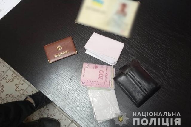 В пос. Солонциевка вооруженные грабители забрали у местного жителя 30 тыс. гривен