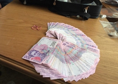 При получении взятки задержан руководитель налоговой службы