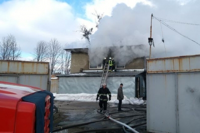 В Харькове – пожар на частном предприятии (фото, видео)