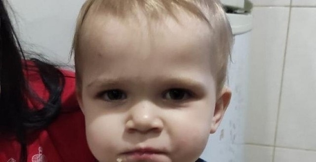 Проснулась и ушла гулять – полицейские вернули малышку родителям