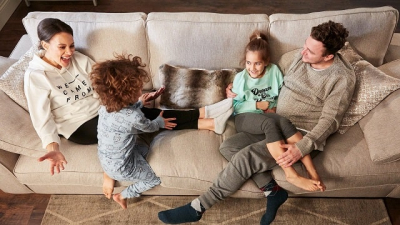 Уход за мягкой мебелью: как почистить в домашних условиях