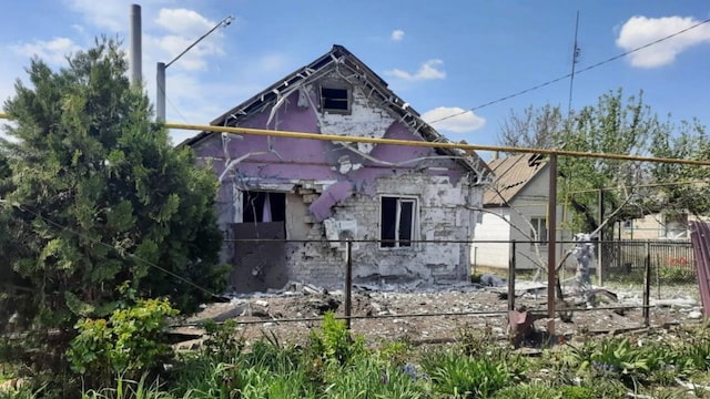 Враг нанес 12 ударов по селу в Золочевской громаде