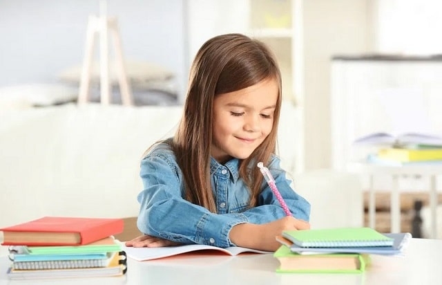 Як привчити дитину робити уроки: самостійно і з бажанням