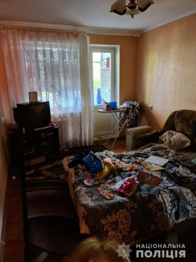 Пятилетняя девочка сбежала от нерадивой матери (фото)