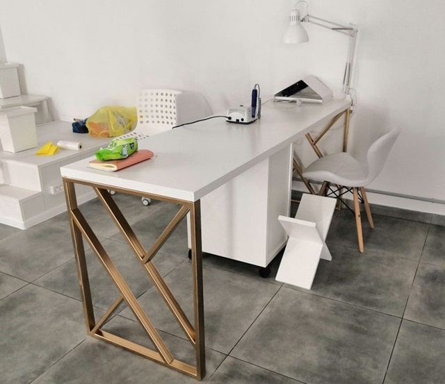 Основные виды маникюрных столов