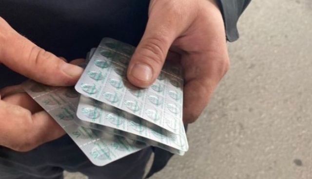 На КПП «Гоптовка» у водителя легковой машины нашли психотропные таблетки