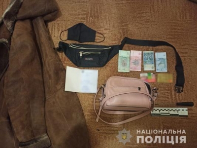 Полицейские установили личность женщины, ограбившей в канун Нового года продавщицу